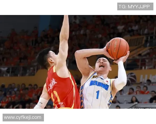 2019年CBA季后赛精彩对决广东队与广厦队激烈争夺胜利之战